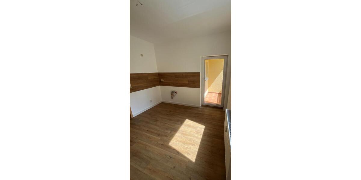 Etagenwohnung Schkeuditz - 5 Zimmer, 94 m&sup2;, 775&euro; | Angebot:26662737