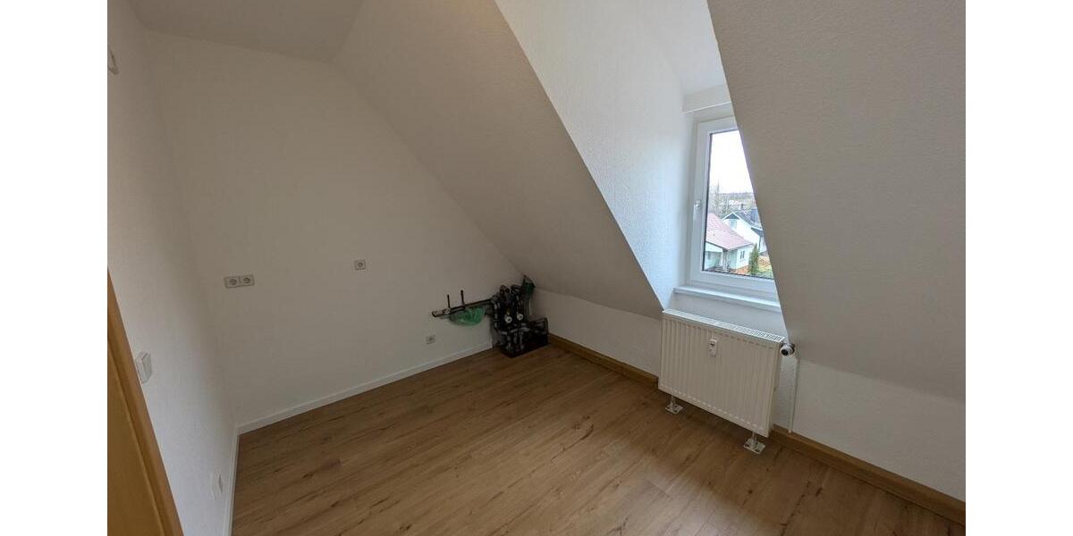Dachgeschoßwohnung Groitzsch - 3 Zimmer, 60 m&sup2;, 390&euro; | Angebot:25225003