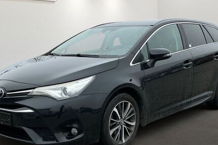 Toyota Avensis 106.809 km 9.999 &euro; Brehna 06796
