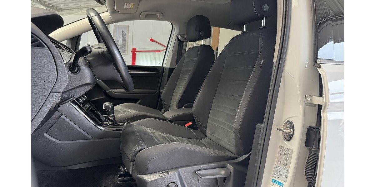 VW Touran 150 DSG R-Line/7Sitz/LED/Navi/ACC/Massage 99.985 km 22.990 &euro; Leipzig 04347