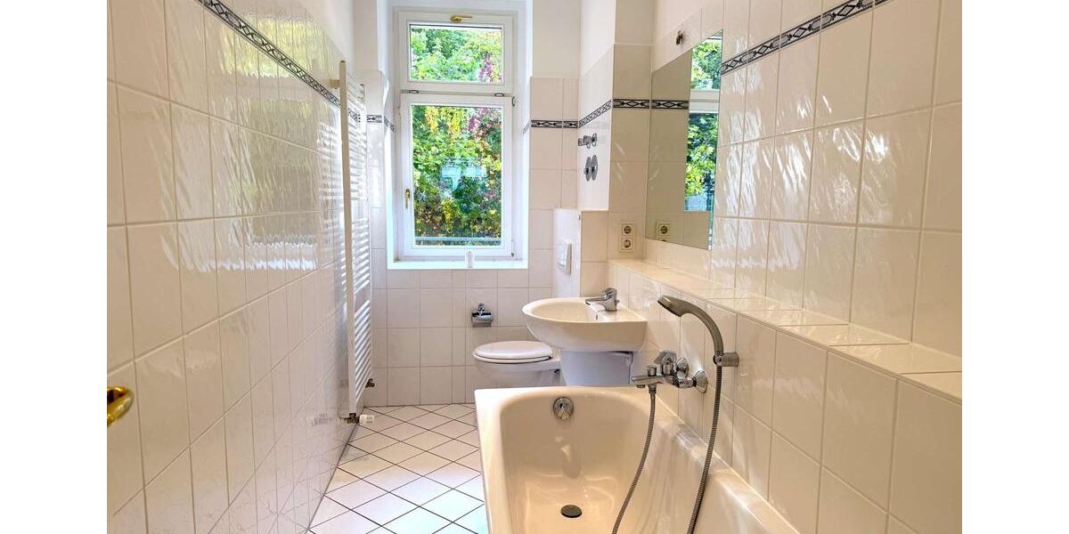 Wunderschöne Altbauwohnung mit Balkon | Tageslichtbad | Gartennutzung | Keller | Stuck 3 zimmer