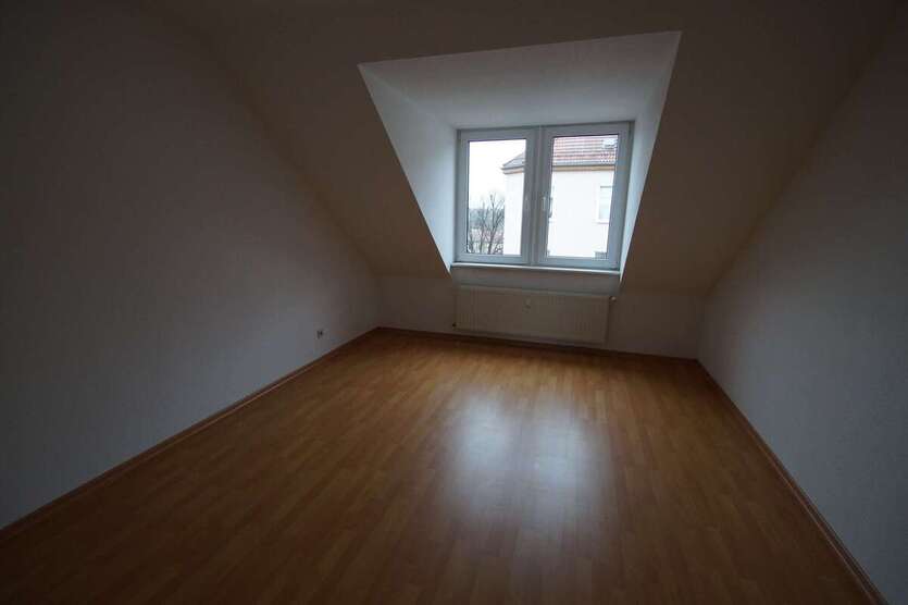 geeignet für 2er-WG - 2,5-Zi-DG-Whg - Laminat, Badewanne 2.5 zimmer