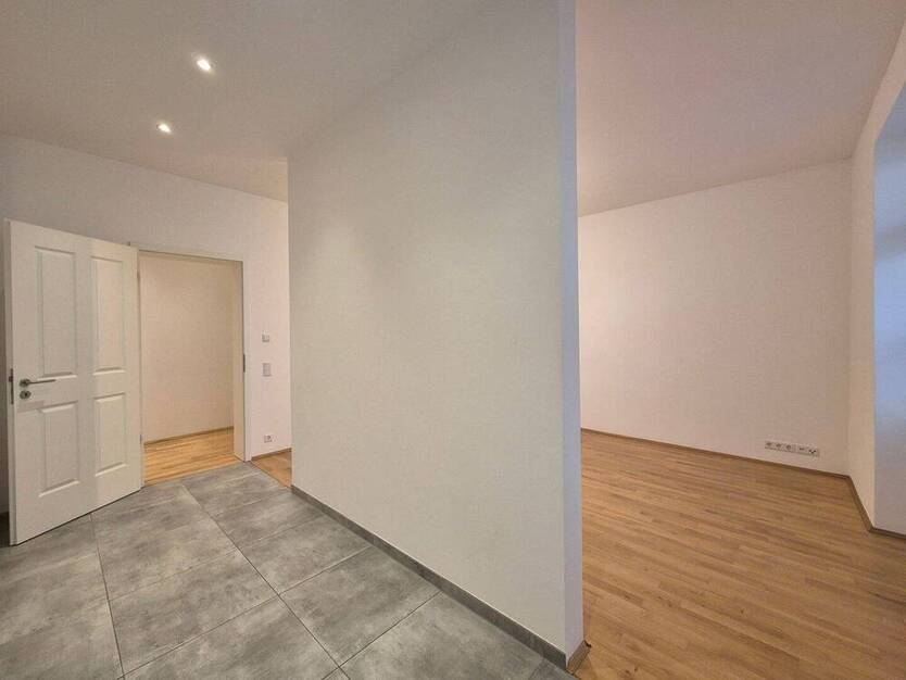 Neuwertige 3 Zimmer Wohnung mit großem Balkon