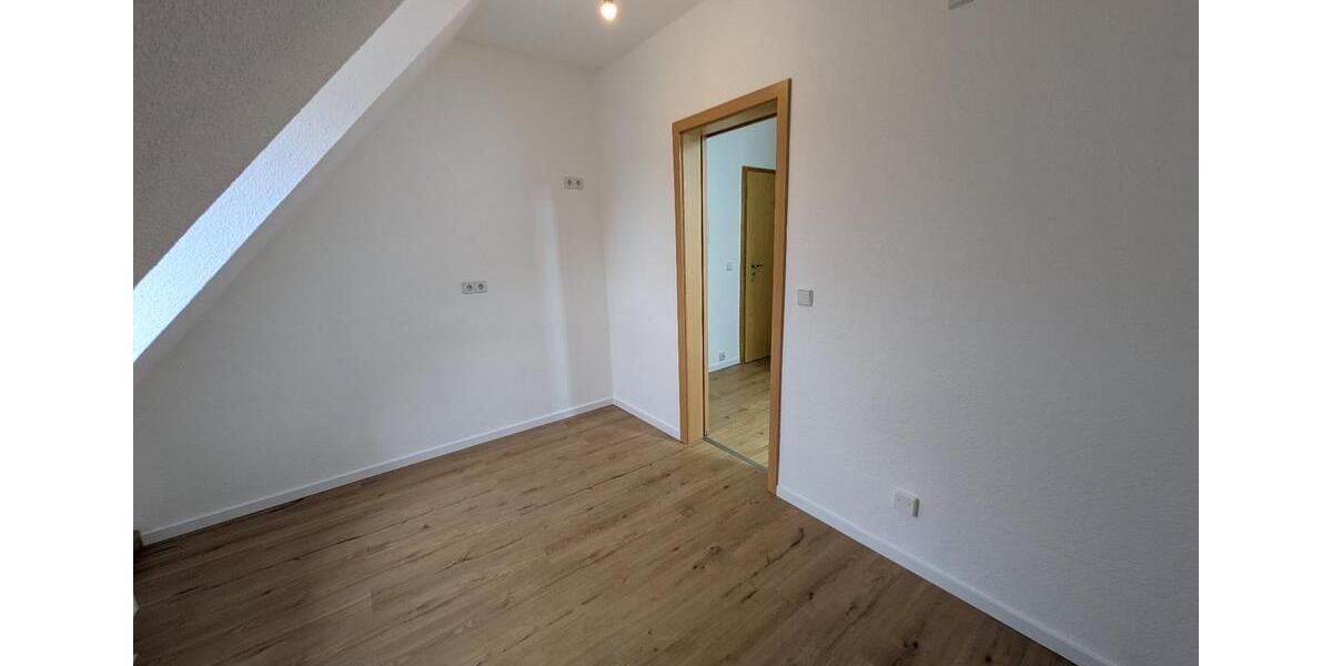 Dachgeschoßwohnung Groitzsch - 3 Zimmer, 60 m&sup2;, 380&euro; | Angebot:26549206