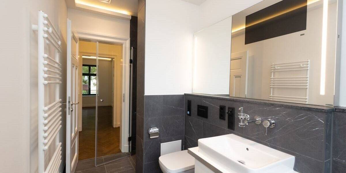 Was will man mehr? * Erstbezug * Parkett * Balkon * Fußbodenheizung * Wanne & Dusche * LED-Licht 3 zimmer