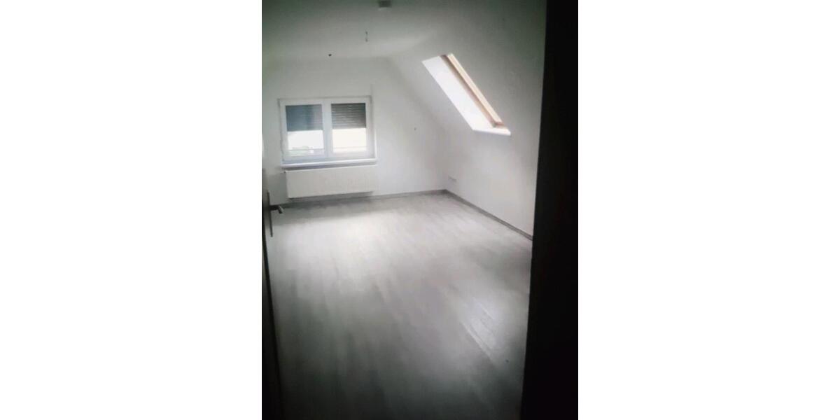 Etagenwohnung Schkopau - 4 Zimmer, 120 m&sup2;, 1.100&euro; | Angebot:25396495