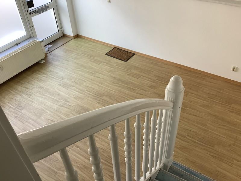 Die Gewerberäume befinden sich im Erdgeschoss eines Mehrfamilienhauses.<br>Ein Raum liegt ebenerdig und ist von der Straße aus begehbar, hier ist auch eine große Fensterscheibe, was den Raum sehr... zimmer