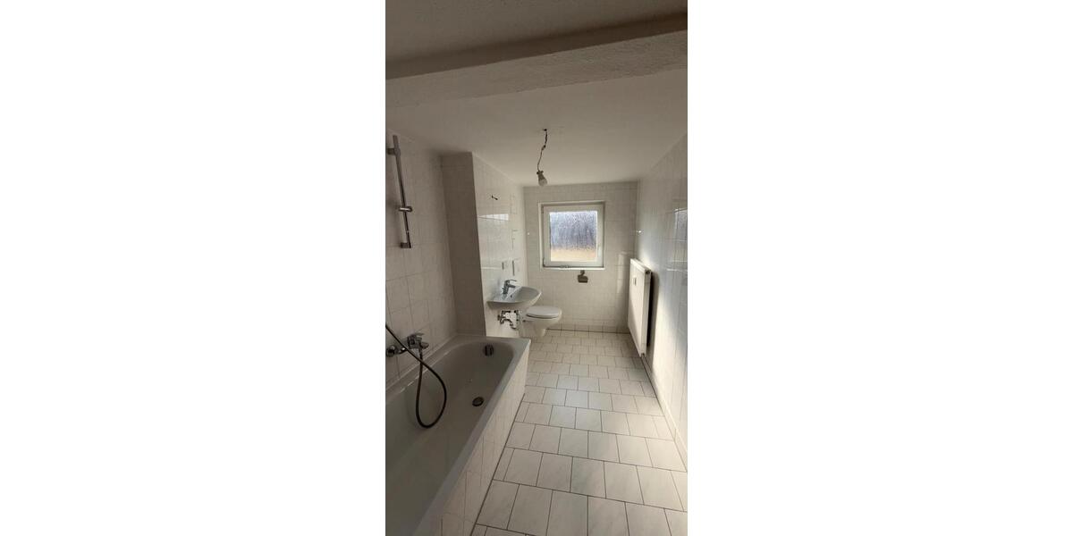 Dachgeschoßwohnung Schkeuditz - 4 Zimmer, 75 m&sup2;, 599&euro; | Angebot:26233936