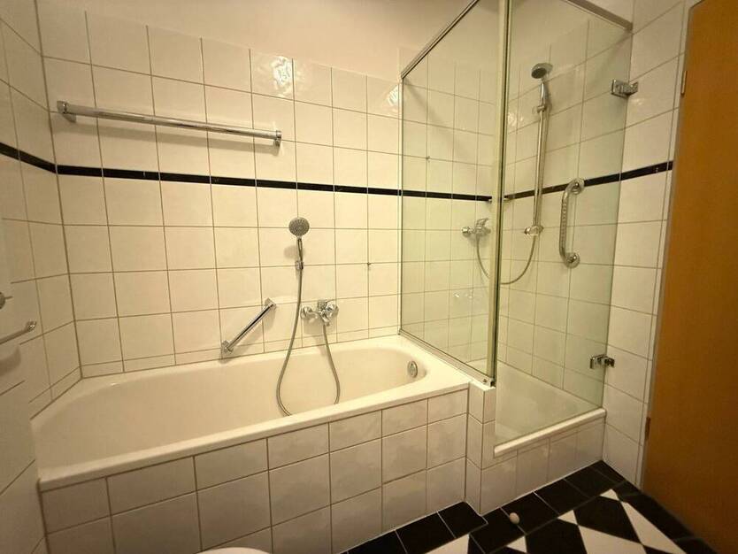 ab sofort ! 3-Zimmer mit Balkon und EBK I Badewanne + Dusche