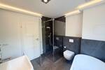 Erstbezug mit grünem Blick! + Parkett + Fußbodenheizung + Balkon + Wanne & Dusche + LED-Licht