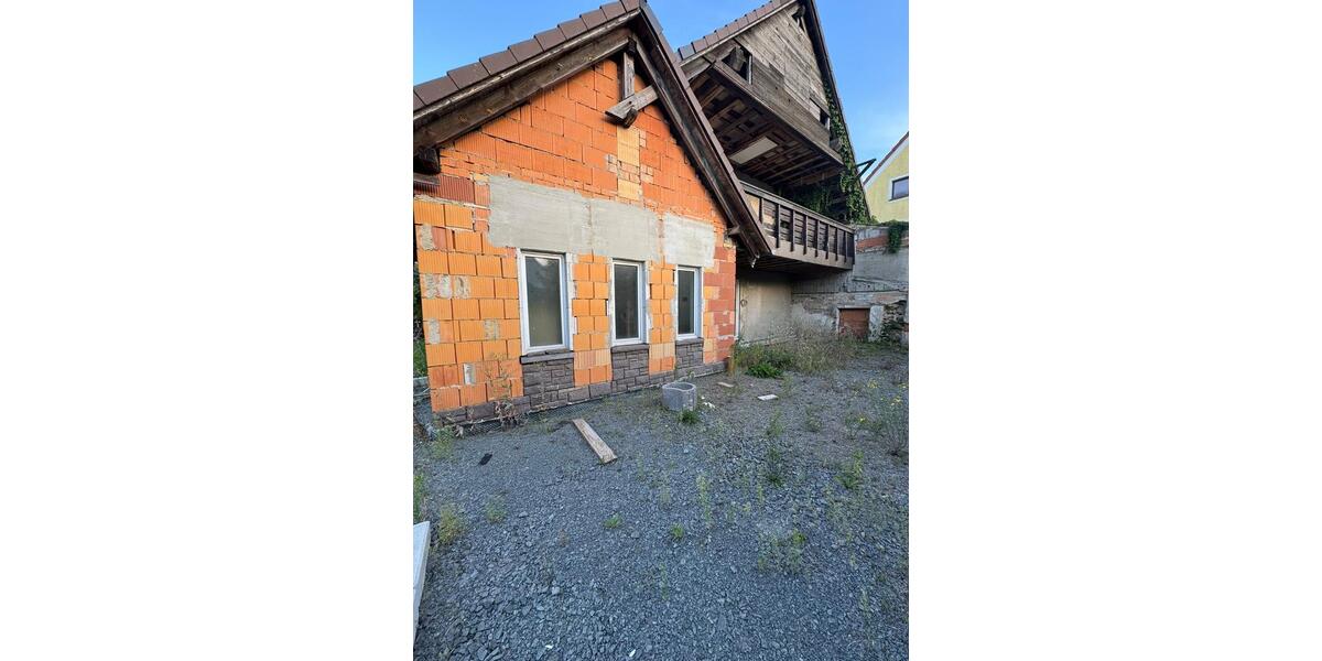 Haus mit Scheune in Falkenhain – Sanierungsobjekt 5 zimmer