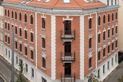 Balkon & Garten! + Dunkles Parkett + Fußbodenheizung + Einbauküche + Wanne & Dusche + LED-Licht 2 zimmer