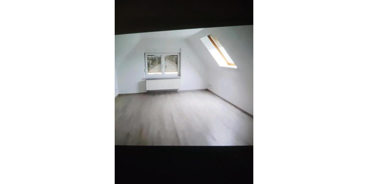 Etagenwohnung Schkopau - 4 Zimmer, 120 m&sup2;, 1.100&euro; | Angebot:25396495