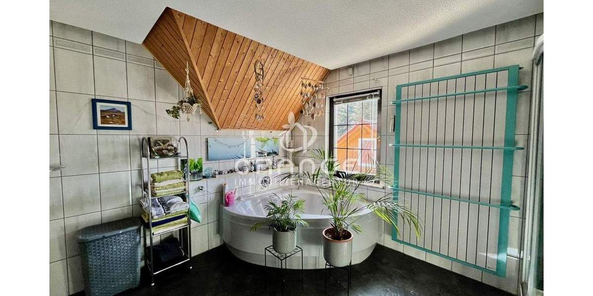 Mehrfamilienhaus, Wohnhaus Leipzig- Burghausen / Rückmarsdorf Burghausen-Rückmarsdorf - 9 Zimmer, 240 m&sup2;, 675.000&euro; | Angebot:25815670