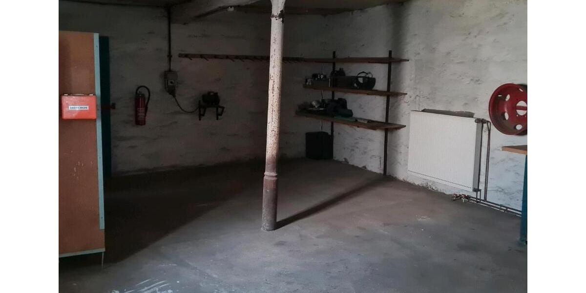 Lagerraum Lagerfläche Werkstatt Stellplatz Motorrad oder Moped zimmer