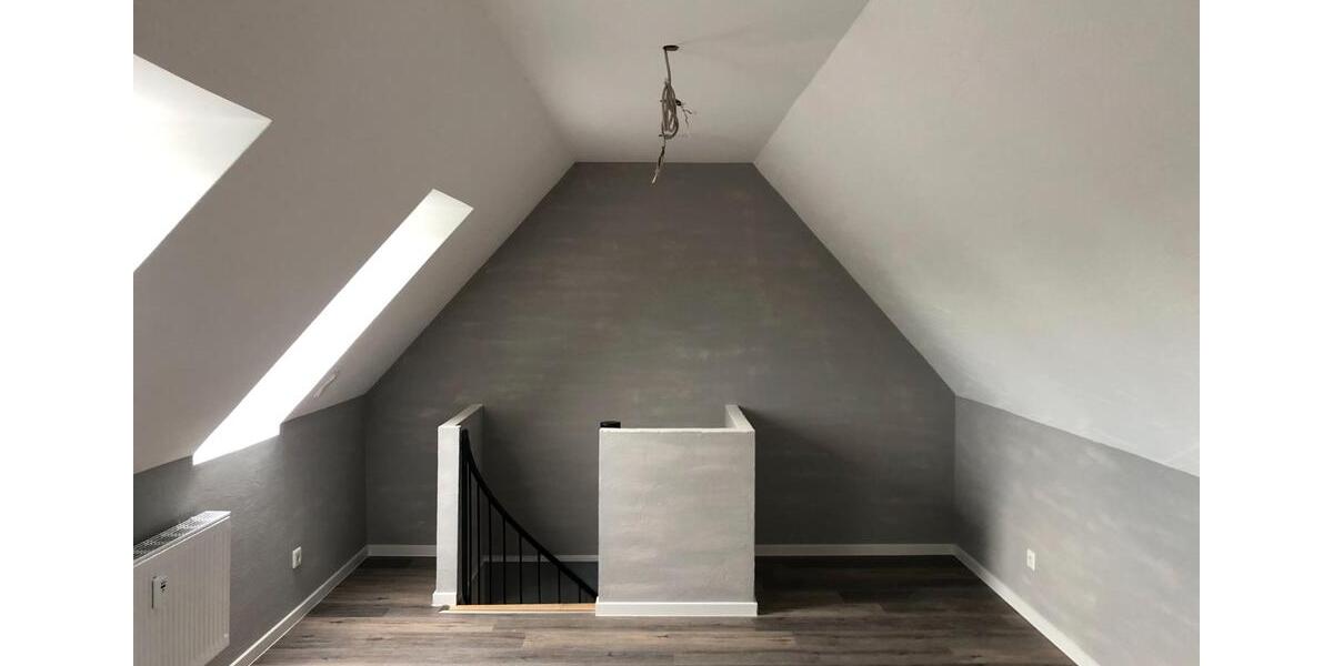 Dachgeschoßwohnung Wurzen - 3 Zimmer, 80 m&sup2;, 119.000&euro; | Angebot:27023025