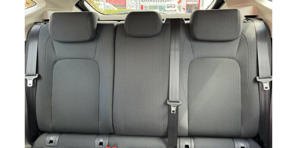 Jaguar E-Pace P250 AWD /LED//DAB/Sound/Spur/Kamera/Ahk 48.110 km 22.990 &euro; Leipzig 04347