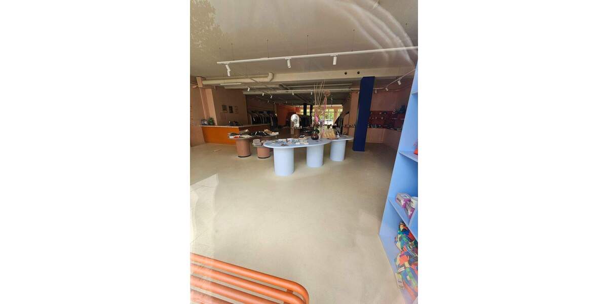 Große Ladenfläche direkt auf der beliebten 