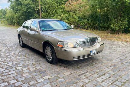 Lincoln Town Car 235.000 km 7.999 &euro; Leipzig 04157