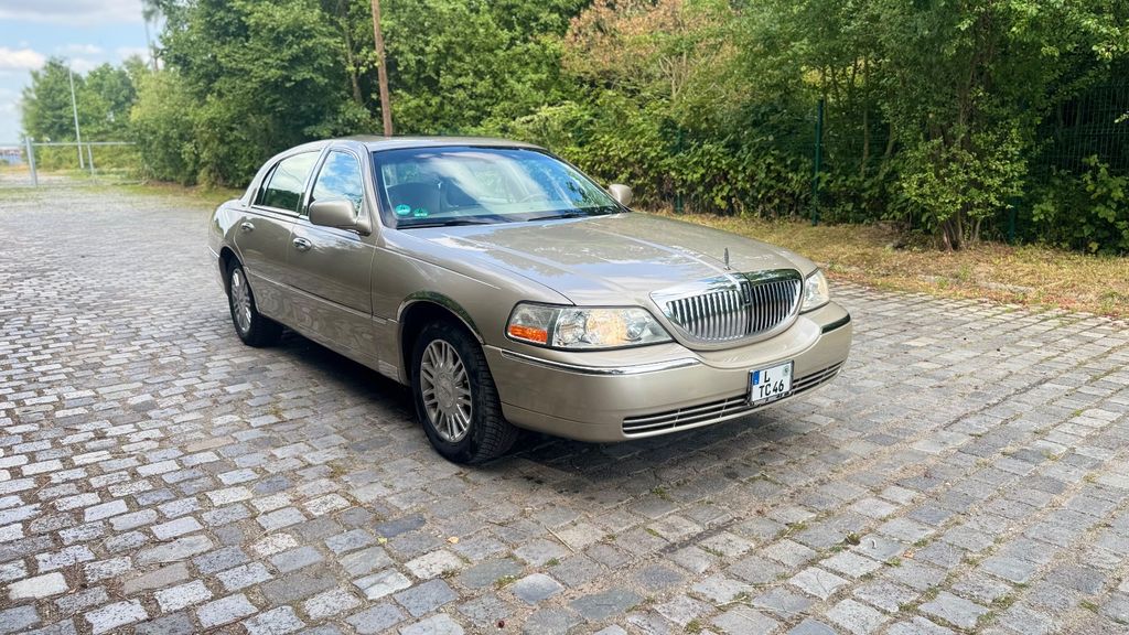 Lincoln Town Car 235.000 km 7.999 &euro; Leipzig 04157