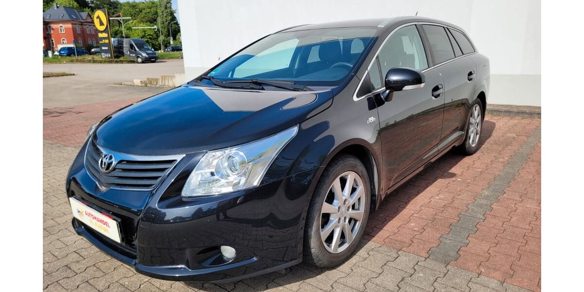 Toyota Avensis 308.184 km 2.399 &euro; Borna 04552