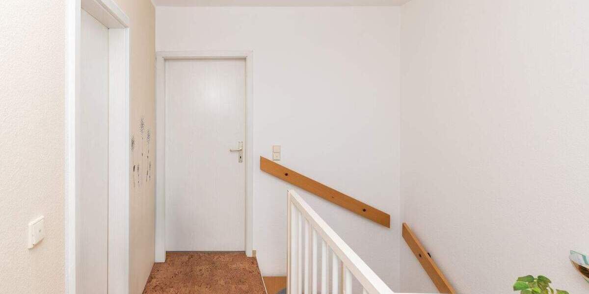 RUHIG WOHNEN, STADTNAH LEBEN Reihenhaus mit Garten, Dachterrasse und TG-Stellplatz 4 zimmer