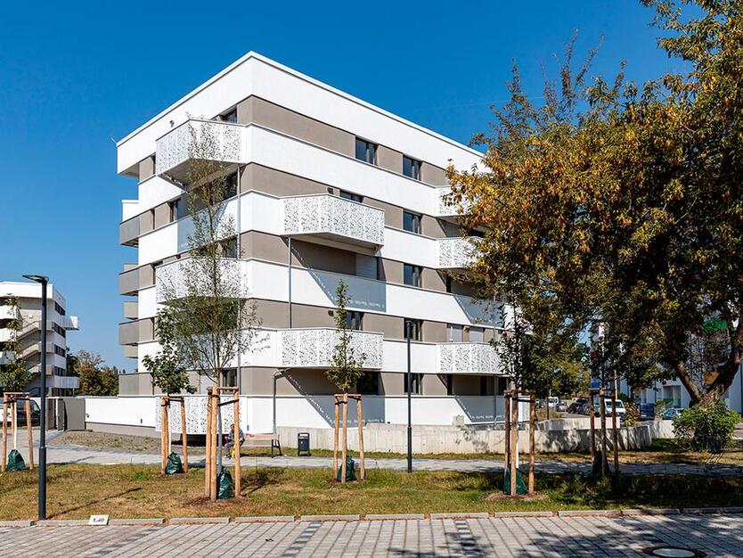 Balkon-Wohnung nach Westen | Einbauküche | Gäste-WC |Aufzug | Tiefgarage | Smart Home zimmer