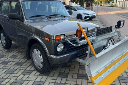 Lada Taiga 32.000 km 12.490 &euro; Lucka 04613