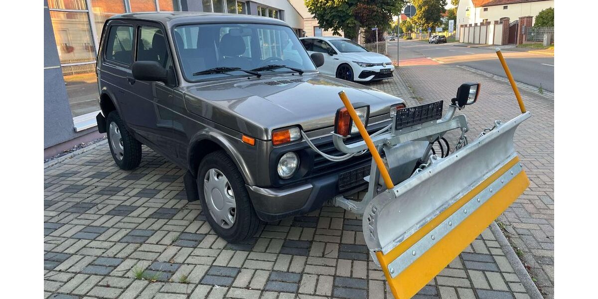 Lada Taiga 32.000 km 12.490 &euro; Lucka 04613