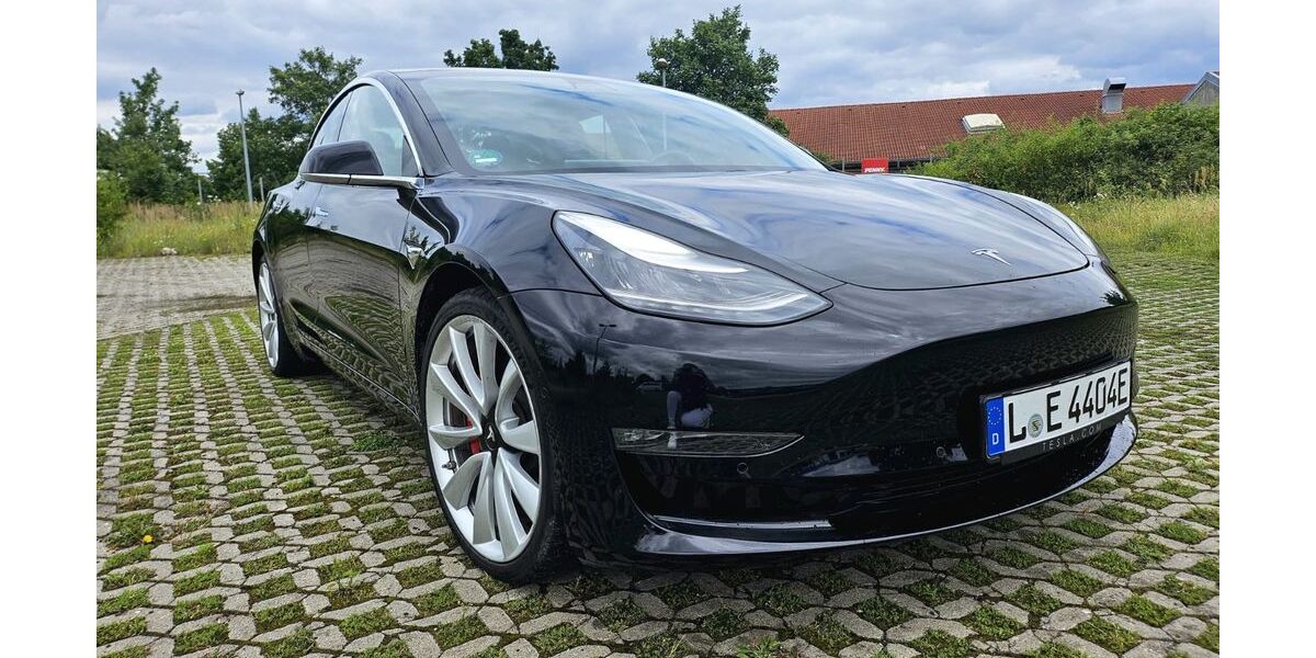 Tesla Model 3 98.760 km 24.999 &euro; Leipzig 04105