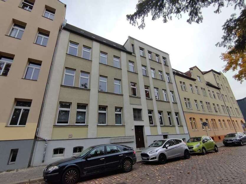 Wohnung zum Mieten in Halle (Saale) 401 € 64.62 m²