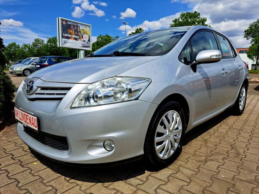 Toyota Auris 98.467 km 5.999 € Leipzig 04205