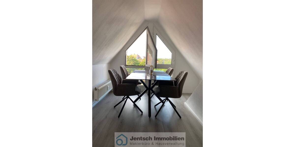 Sehr schöne Dachgeschosswohnung im Zentrum Merseburgs zu verkaufen 2 zimmer