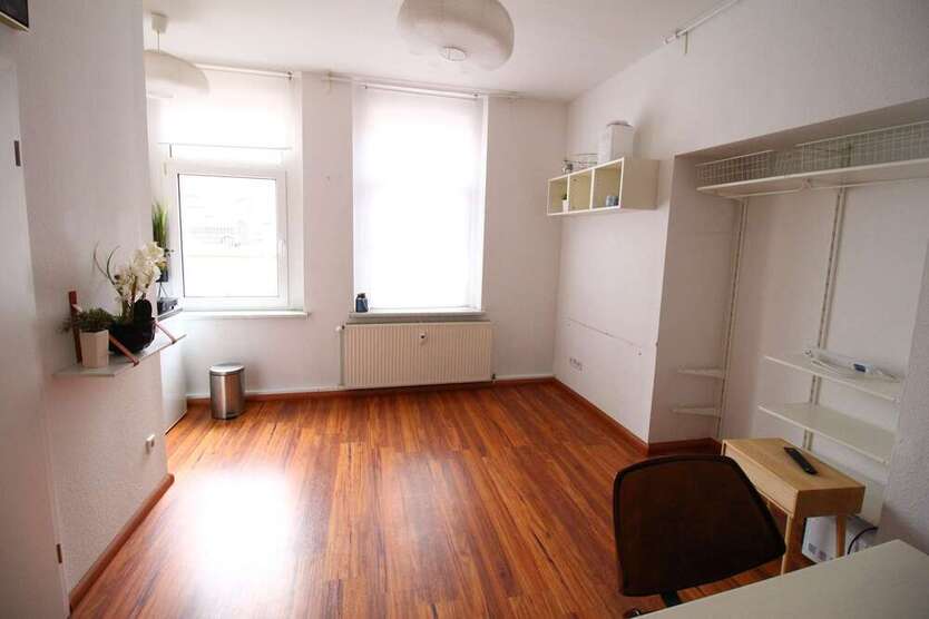 Wohnung zum Mieten in Halle (Saale) 199 € 16.96 m²