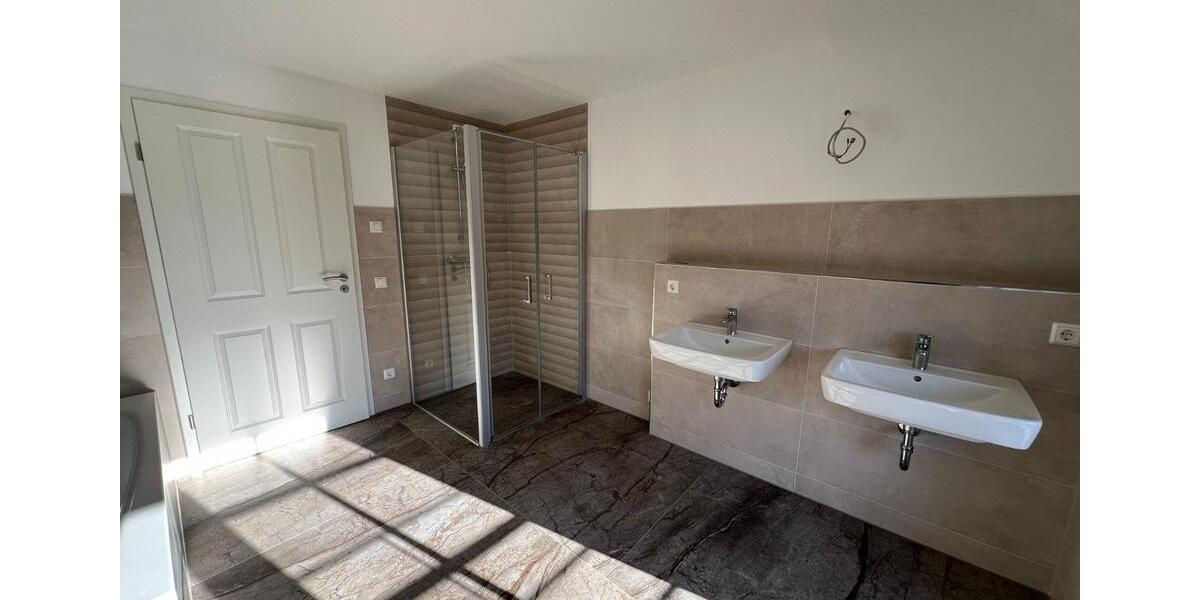 Dachgeschoßwohnung Schkeuditz - 3 Zimmer, 124 m&sup2;, 1.302&euro; | Angebot:26147891