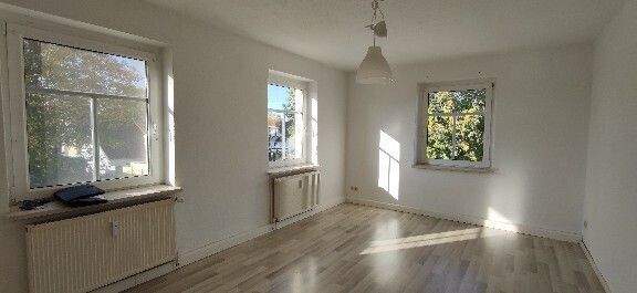 Etagenwohnung Schkopau Lochau - 3 Zimmer, 80 m&sup2;, 640&euro; | Angebot:25682714