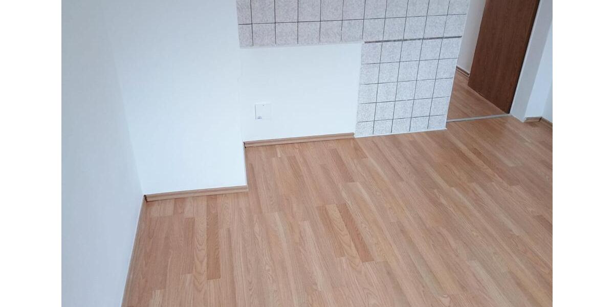 Etagenwohnung Borna - 2.5 Zimmer, 61 m&sup2;, 396&euro; | Angebot:27631256