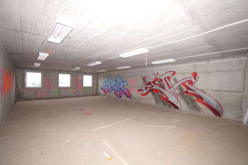 ++Gewerbehof mit Lagerhalle und Bürohaus an der B186++ zimmer