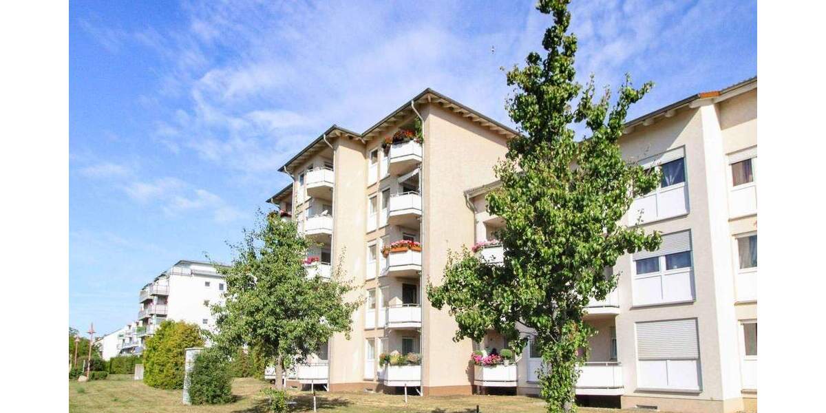 Ort der Gemütlichkeit: bezugsfreie, barrierearme 3-Zi.-Whg. + 2 TG-Stellplätze in Leipzig-Lindenthal 3 zimmer