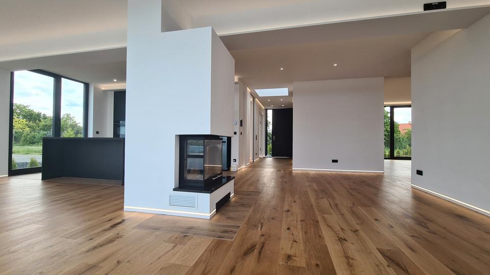 STATE OF THE ART am KAP ZWENKAU + REPRÄSENTATIV MIT BEHEIZTEM POOL + KAMIN + HIGH END + TIEFGARAGE + EBK + SMART zimmer