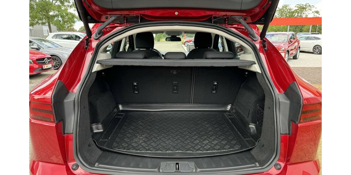 Jaguar E-Pace P250 AWD /LED//DAB/Sound/Spur/Kamera/Ahk 48.110 km 22.990 &euro; Leipzig 04347