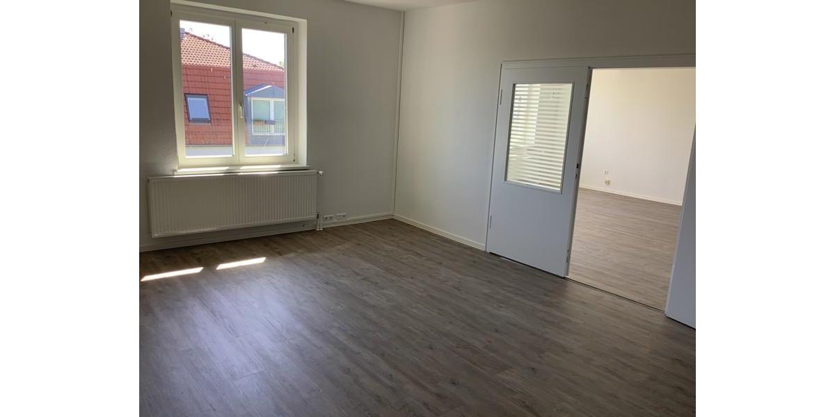 2-R-Wohnung mit Fußbodenheizung im Bad und EBK und Gäste WC 2 zimmer