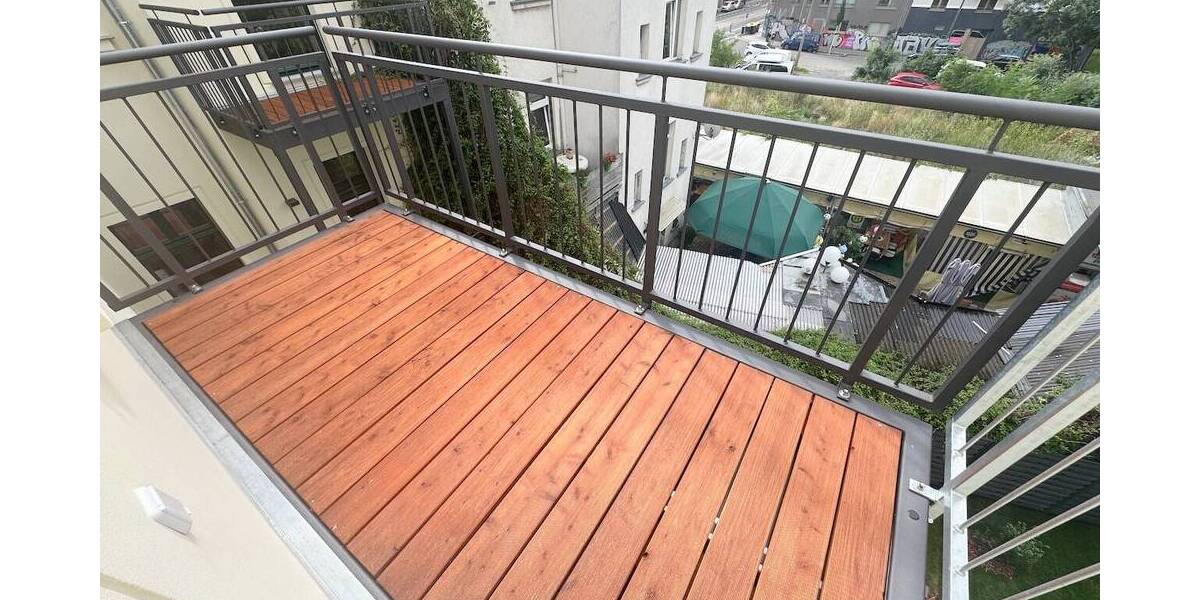 Was will man mehr? * Erstbezug * Parkett * Balkon * Fußbodenheizung * Wanne & Dusche * LED-Licht 3 zimmer