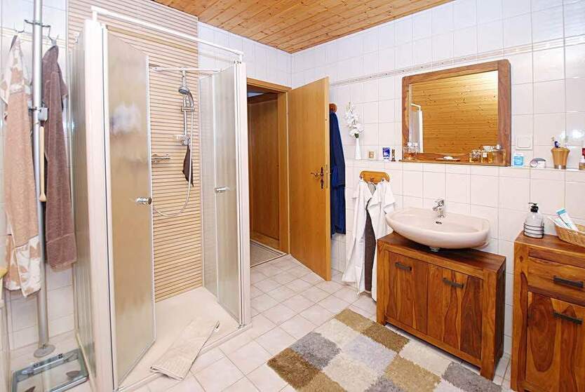 Landsberg OT Queis: Einfamilienhaus mit Wintergarten, Pool, Sauna, Garage, Keller 5 zimmer