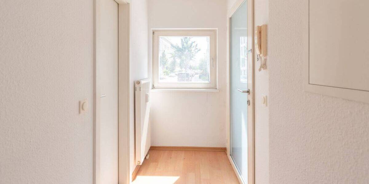 KOMPAKT & VIELSEITIG Bezugsfreie 1,5-Raum-Wohnung mit Balkon, Tageslichtbad und PKW-Stellplatz 1 zimmer