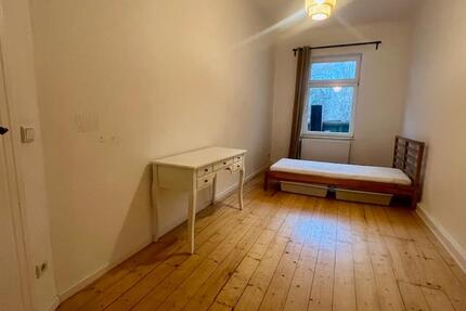 Ruhiges Zimmer zur Zwischenmiete in Altbau 1 zimmer
