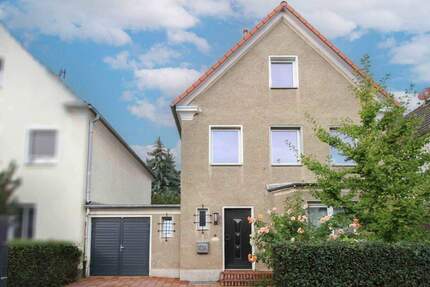 Zögern Sie nicht: Umfassend renoviertes Einfamilienhaus samt Garten, Garage und 2 Freistellplätzen 5 zimmer