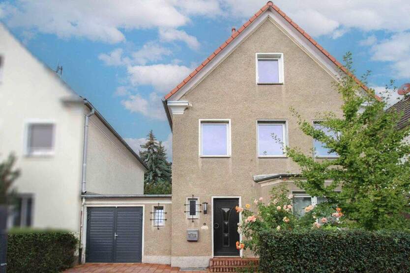 Zögern Sie nicht: Umfassend renoviertes Einfamilienhaus samt Garten, Garage und 2 Freistellplätzen 5 zimmer