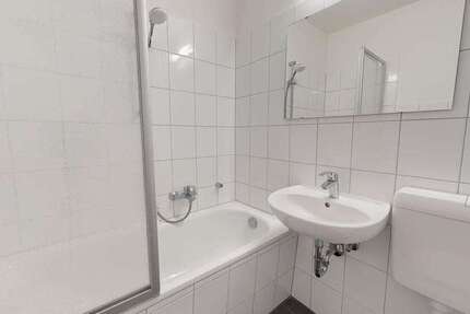 Wohnung zum Mieten in Halle 400 € 57.17 m²