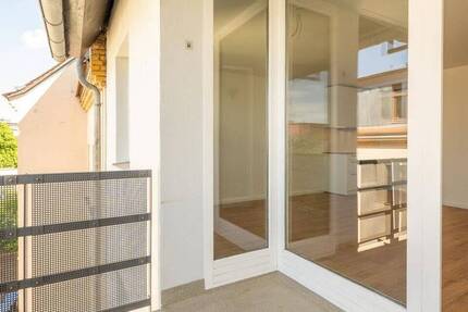 HIER BLEIBEN KEINE WÜNSCHE OFFEN Moderne 2-Raum-Wohnung mit Balkon, EBK & PKW-Stellplatz 2 zimmer